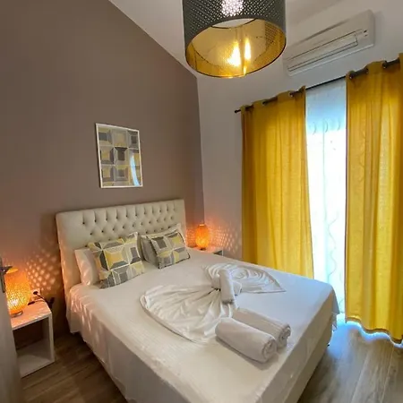 Christina Apartament *