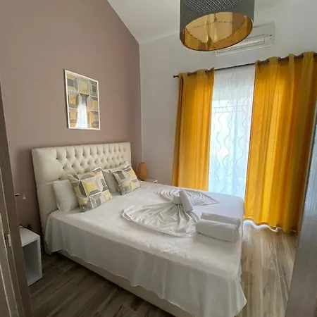 Christina Apartament *